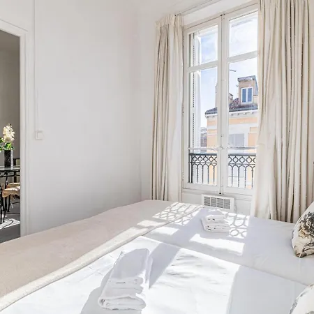 Apartment Le Merveilleux Avec 2 Chambres, Proche De La Croisette, Des Plages Et Du Palais *