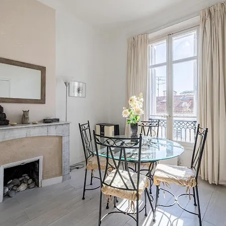 L'escapade Citadine Avec 2 Chambres, Proche De La Croisette, Des Plages Et Du Palais Lejlighed