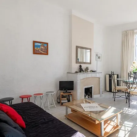L'escapade Citadine Avec 2 Chambres, Proche De La Croisette, Des Plages Et Du Palais Apartman *
