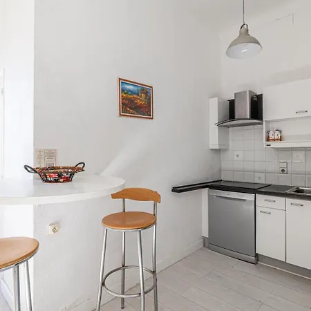 L'escapade Citadine Avec 2 Chambres, Proche De La Croisette, Des Plages Et Du Palais Lejlighed